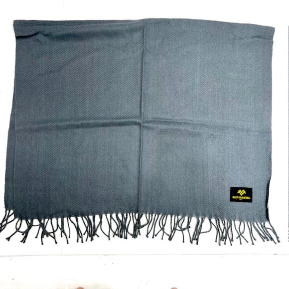 New in Bag MOLTI VALENTINO Italy Scarf Men/Women 100% Wool, Gray Fringed 68"x28 - Picture 4 of 11